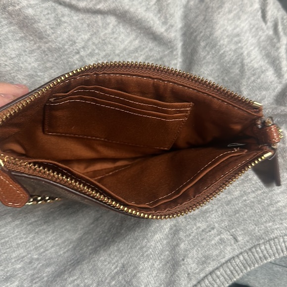 Small Coach purse - Picture 3 of 3